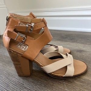 DV by Dolce Vita Tan Beige Neutral Chunky Block Heel 4” Sandals Size 9